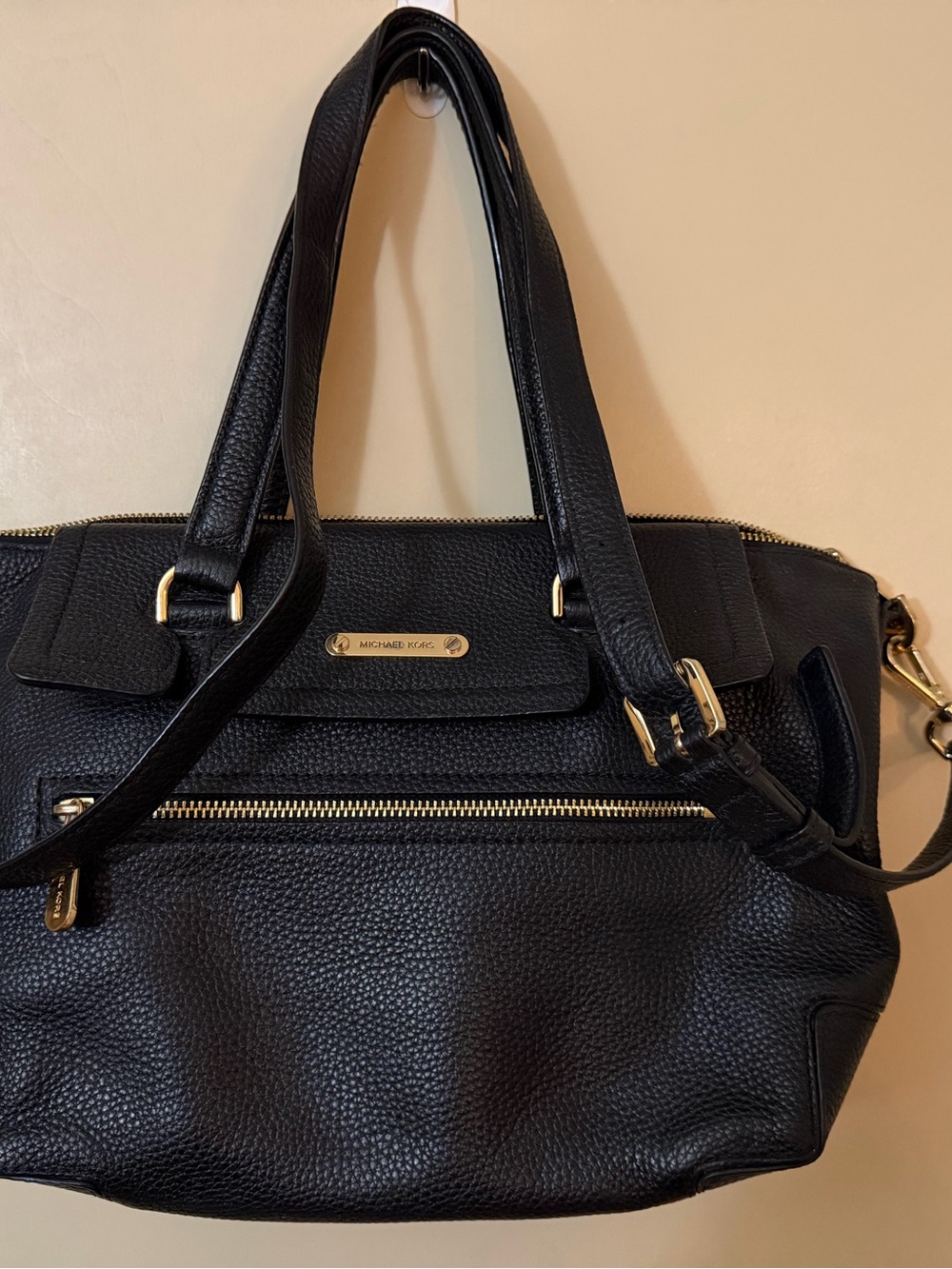 Michael Kors MK Mackenzie Black Leather Shoulder/Crossbody Purse